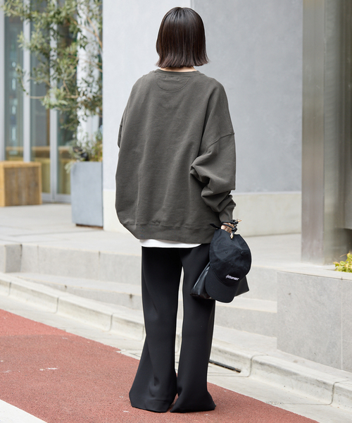 SLOBE IENA(スローブイエナ)の「《WEB限定/追加2》ビックシルエットピグメント裏毛プルオーバー(スウェット・レディース・ブラック系その他・FREE)」の3枚目の写真