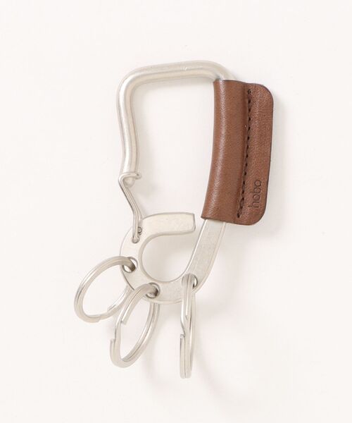 hobo(ホーボー)の「【hobo / ホーボー】CARABINER KEY RING with HORSE LEATHER(キーホルダー・メンズ・グレイッシュベージュ/ブラック/ダークブラウン・FREE)」の1枚目の写真