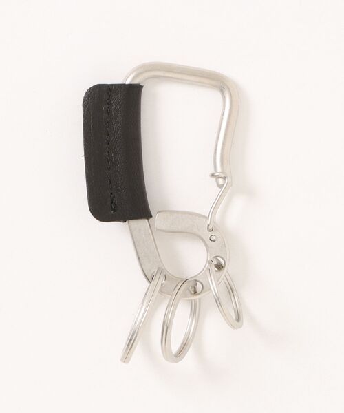 hobo(ホーボー)の「【hobo / ホーボー】CARABINER KEY RING with HORSE LEATHER(キーホルダー・メンズ・グレイッシュベージュ/ブラック/ダークブラウン・FREE)」の4枚目の写真