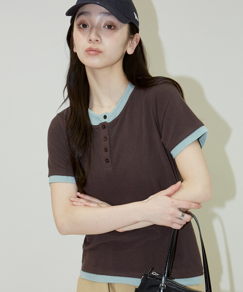 PUBLUX(パブリュクス)の「PUBLUX/パブリュクス レイヤード風 ヘンリーネック Tシャツ 限定展開(Tシャツ/カットソー・レディース・チャコールグレー/ネイビー/ブラウン・フリ-)」の2枚目の写真