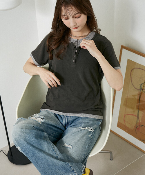 PUBLUX(パブリュクス)の「PUBLUX/パブリュクス レイヤード風 ヘンリーネック Tシャツ 限定展開(Tシャツ/カットソー・レディース・チャコールグレー/ネイビー/ブラウン・フリ-)」の11枚目の写真