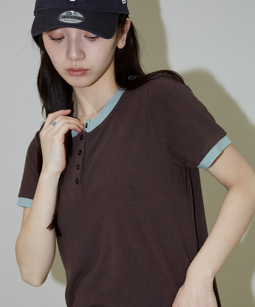 PUBLUX(パブリュクス)の「PUBLUX/パブリュクス レイヤード風 ヘンリーネック Tシャツ 限定展開(Tシャツ/カットソー・レディース・チャコールグレー/ネイビー/ブラウン・フリ-)」の22枚目の写真