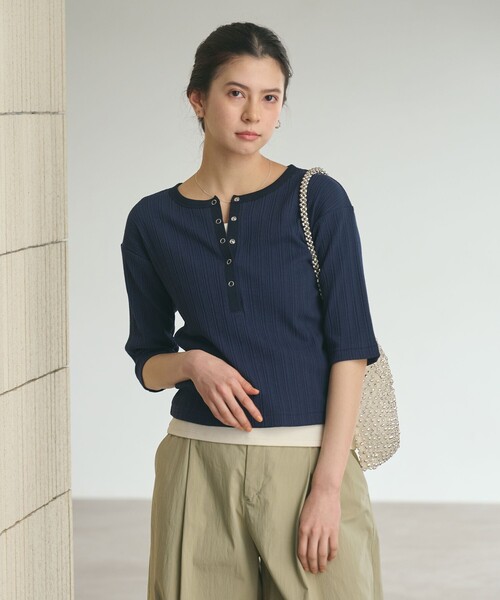 BEAUTY&YOUTH UNITED ARROWS(ビューティーアンドユースユナイテッドアローズ)の「【WEB限定】ランダムリブ ヘンリーネック スナップ 5分袖Tシャツ(Tシャツ/カットソー・レディース・ライム/ネイビー/ベージュ/ライトピンク・FREE)」の3枚目の写真