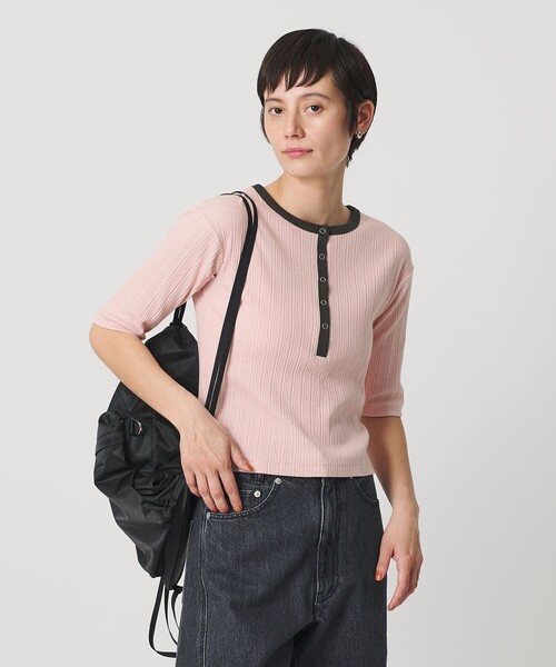 BEAUTY&YOUTH UNITED ARROWS(ビューティーアンドユースユナイテッドアローズ)の「【WEB限定】ランダムリブ ヘンリーネック スナップ 5分袖Tシャツ(Tシャツ/カットソー・レディース・ライム/ネイビー/ベージュ/ライトピンク・FREE)」の4枚目の写真