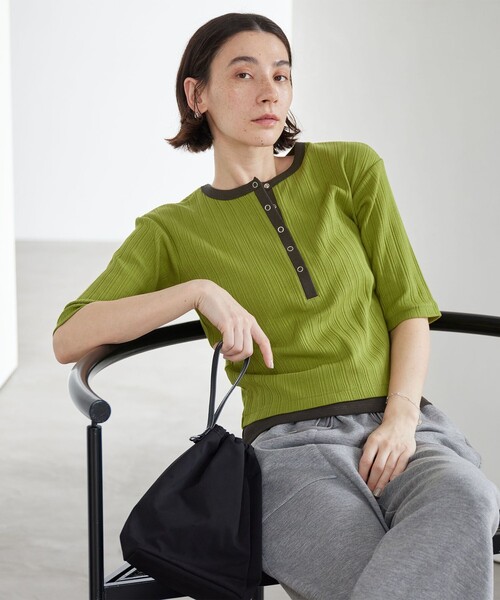 BEAUTY&YOUTH UNITED ARROWS(ビューティーアンドユースユナイテッドアローズ)の「【WEB限定】ランダムリブ ヘンリーネック スナップ 5分袖Tシャツ(Tシャツ/カットソー・レディース・ライム/ネイビー/ベージュ/ライトピンク・FREE)」の1枚目の写真