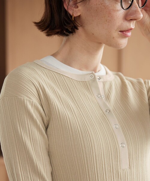 BEAUTY&YOUTH UNITED ARROWS(ビューティーアンドユースユナイテッドアローズ)の「【WEB限定】ランダムリブ ヘンリーネック スナップ 5分袖Tシャツ(Tシャツ/カットソー・レディース・ライム/ネイビー/ベージュ/ライトピンク・FREE)」の7枚目の写真