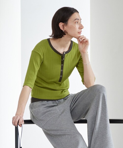 BEAUTY&YOUTH UNITED ARROWS(ビューティーアンドユースユナイテッドアローズ)の「【WEB限定】ランダムリブ ヘンリーネック スナップ 5分袖Tシャツ(Tシャツ/カットソー・レディース・ライム/ネイビー/ベージュ/ライトピンク・FREE)」の10枚目の写真
