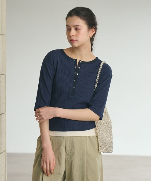 BEAUTY&YOUTH UNITED ARROWS(ビューティーアンドユースユナイテッドアローズ)の「【WEB限定】ランダムリブ ヘンリーネック スナップ 5分袖Tシャツ(Tシャツ/カットソー・レディース・ライム/ネイビー/ベージュ/ライトピンク・FREE)」の14枚目の写真