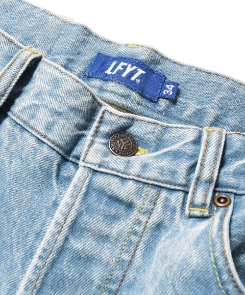 LFYT（エルエフワイティー）の「LFYT ラファイエット -  5 POCKET WASHED DENIM PANTS BAGGIE FIT ICE WASH デニムパンツ バギーフィット LS261203（デニムパンツ・メンズ・ライトブルー・38/36/34/32）」の4枚目の写真