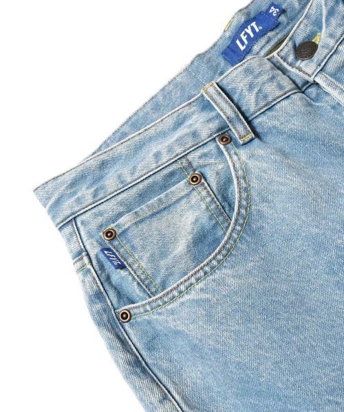LFYT（エルエフワイティー）の「LFYT ラファイエット -  5 POCKET WASHED DENIM PANTS BAGGIE FIT ICE WASH デニムパンツ バギーフィット LS261203（デニムパンツ・メンズ・ライトブルー・38/36/34/32）」の8枚目の写真