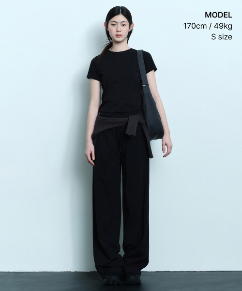 MUSINSA STANDARD WOMAN（ムシンサスタンダードウーマン）の「[UVプロテクション] ウィメンズスリムクルーネックTシャツ [ブラック]（Tシャツ/カットソー・レディース・その他・X-SMALL/SMALL/MEDIUM/LARGE）」の5枚目の写真