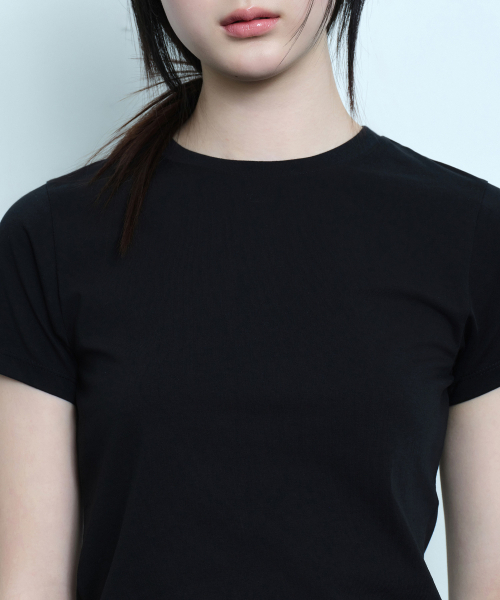 MUSINSA STANDARD WOMAN（ムシンサスタンダードウーマン）の「[UVプロテクション] ウィメンズスリムクルーネックTシャツ [ブラック]（Tシャツ/カットソー・レディース・その他・X-SMALL/SMALL/MEDIUM/LARGE）」の3枚目の写真