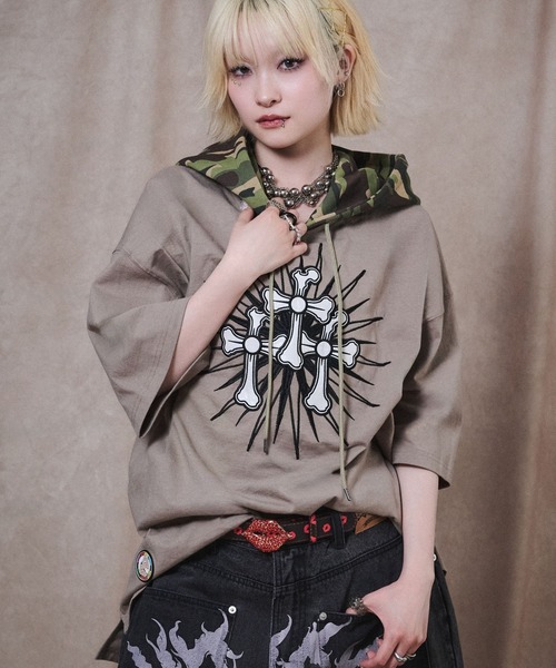 GALFY（ガルフィー）の「GALFY（ガルフィー）おしゃぶりワンワンTパーカー/半袖パーカー/ビッグシルエット 迷彩フード フェイクレイヤード（パーカー・メンズ・ブラック/ホワイト/グレイッシュベージュ・LL/L/M）」の16枚目の写真
