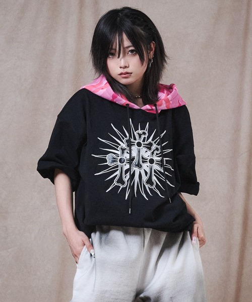 GALFY（ガルフィー）の「GALFY（ガルフィー）おしゃぶりワンワンTパーカー/半袖パーカー/ビッグシルエット 迷彩フード フェイクレイヤード（パーカー・メンズ・ブラック/ホワイト/グレイッシュベージュ・LL/L/M）」の4枚目の写真