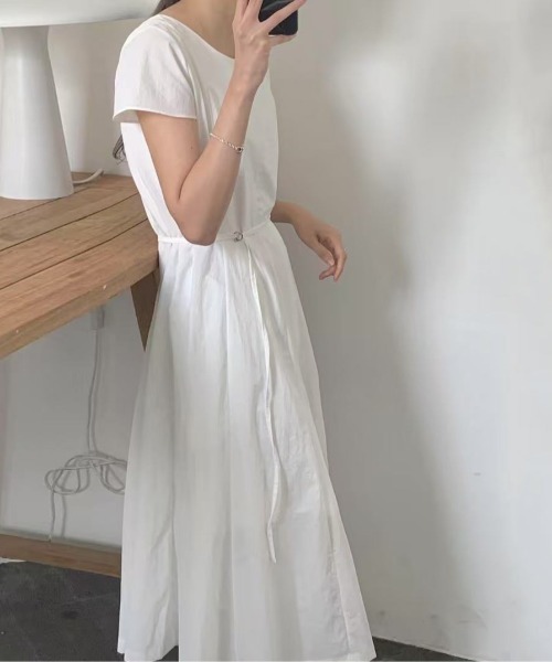 AMAJI(アマジ)の「韓国風 シンプル ラウンドネック ウエストリボン ロングワンピース 涼しげサマードレス(ワンピース・レディース・ホワイト/ブラック/ライトブルー・FREE)」の4枚目の写真