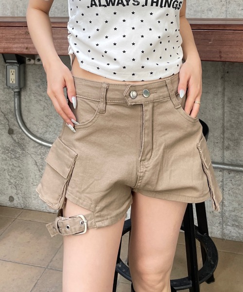 ROGER AND RAW（ロジャーアンドロウ）の「裾ベルト カーゴショートパンツ（カーゴパンツ・レディース・ブラック/ベージュ・SMALL/MEDIUM）」の3枚目の写真