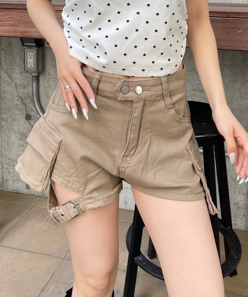 ROGER AND RAW（ロジャーアンドロウ）の「裾ベルト カーゴショートパンツ（カーゴパンツ・レディース・ブラック/ベージュ・SMALL/MEDIUM）」の4枚目の写真