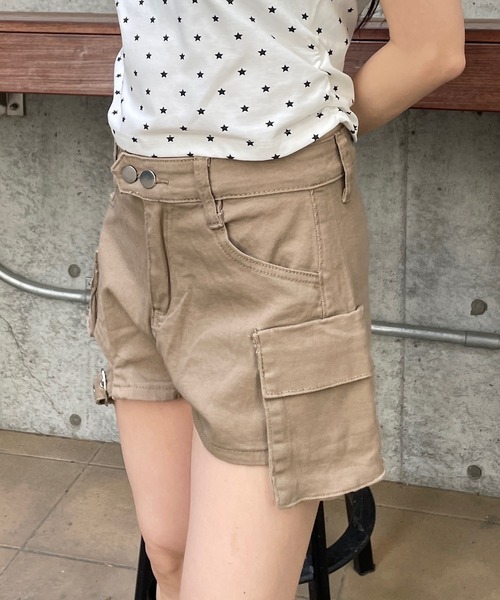 ROGER AND RAW（ロジャーアンドロウ）の「裾ベルト カーゴショートパンツ（カーゴパンツ・レディース・ブラック/ベージュ・SMALL/MEDIUM）」の5枚目の写真