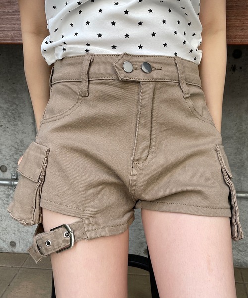 ROGER AND RAW（ロジャーアンドロウ）の「裾ベルト カーゴショートパンツ（カーゴパンツ・レディース・ブラック/ベージュ・SMALL/MEDIUM）」の10枚目の写真