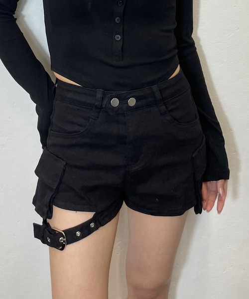 ROGER AND RAW（ロジャーアンドロウ）の「裾ベルト カーゴショートパンツ（カーゴパンツ・レディース・ブラック/ベージュ・SMALL/MEDIUM）」の14枚目の写真