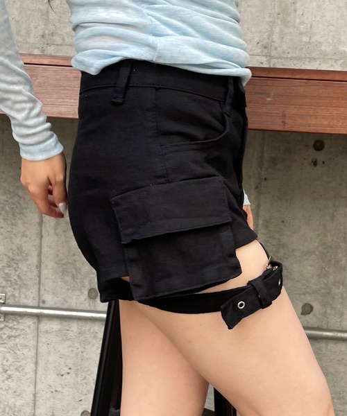ROGER AND RAW（ロジャーアンドロウ）の「裾ベルト カーゴショートパンツ（カーゴパンツ・レディース・ブラック/ベージュ・SMALL/MEDIUM）」の19枚目の写真
