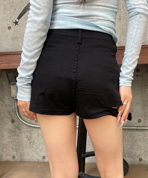 ROGER AND RAW（ロジャーアンドロウ）の「裾ベルト カーゴショートパンツ（カーゴパンツ・レディース・ブラック/ベージュ・SMALL/MEDIUM）」の20枚目の写真