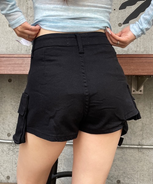 ROGER AND RAW（ロジャーアンドロウ）の「裾ベルト カーゴショートパンツ（カーゴパンツ・レディース・ブラック/ベージュ・SMALL/MEDIUM）」の21枚目の写真