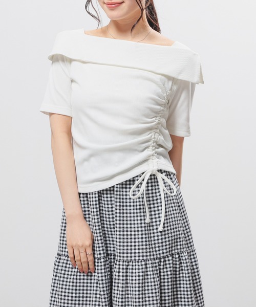 Honeys(ハニーズ)の「【ハニさら・接触冷感・UVカット】オフショルトップス(Tシャツ/カットソー・レディース・ヘザーチャコール/アイボリー/ブラック/ベージュ/ブルー/レッド・L/M/S)」の3枚目の写真