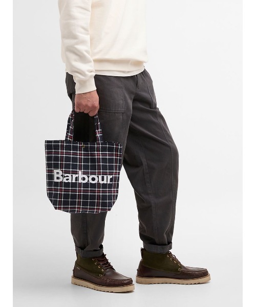 Barbour（バブアー）の「Telfield ミニ タータンロゴトートバッグ（トートバッグ・メンズ・ネイビー/グリーン・ONE SIZE）」の3枚目の写真