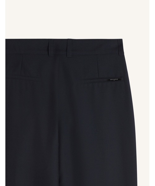 Maison Kitsune(メゾンキツネ)の「CARROT PLEATED PANTS(スラックス・レディース・ネイビー・40/38/36/34/42)」の3枚目の写真