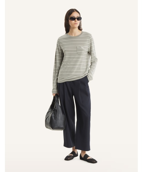 Maison Kitsune(メゾンキツネ)の「CARROT PLEATED PANTS(スラックス・レディース・ネイビー・40/38/36/34/42)」の4枚目の写真