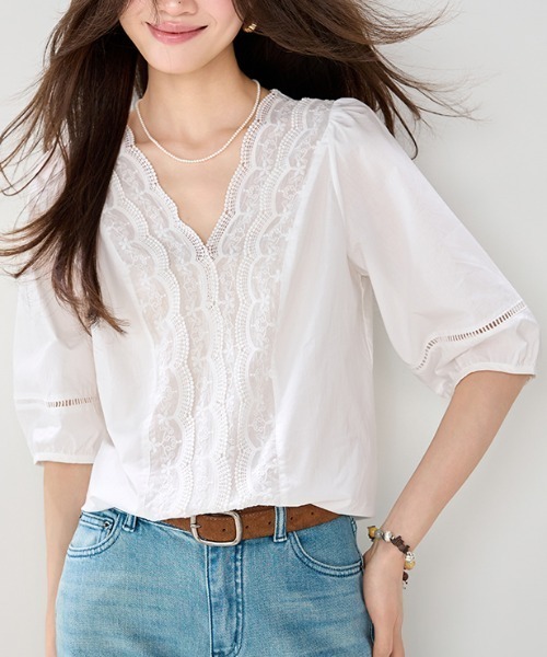AMAJI(アマジ)の「Vネックブラウス カットワーク レース パフスリーブ(シャツ/ブラウス・レディース・ホワイト・X-LARGE/SMALL/MEDIUM/LARGE)」の3枚目の写真