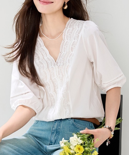 AMAJI(アマジ)の「Vネックブラウス カットワーク レース パフスリーブ(シャツ/ブラウス・レディース・ホワイト・X-LARGE/SMALL/MEDIUM/LARGE)」の4枚目の写真