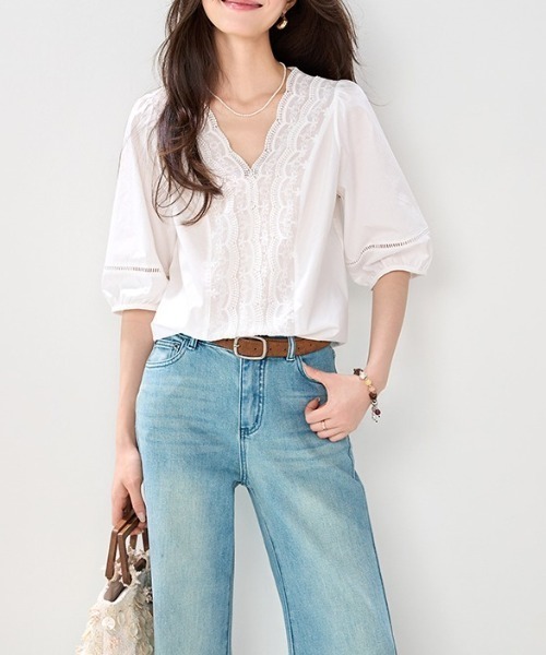 AMAJI(アマジ)の「Vネックブラウス カットワーク レース パフスリーブ(シャツ/ブラウス・レディース・ホワイト・X-LARGE/SMALL/MEDIUM/LARGE)」の5枚目の写真