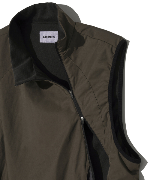 LORES(ロアス)の「Asymmetric Nylon Vest - Olive(ベスト・レディース・その他・LARGE/MEDIUM)」の3枚目の写真