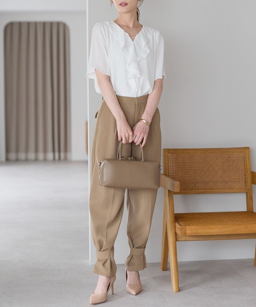 RIRIYANO(リリヤーノ)の「バー付きラッフルキーネック・半袖ブラウス(シャツ/ブラウス・レディース・オフホワイト・MEDIUM/LARGE/X-LARGE)」の8枚目の写真