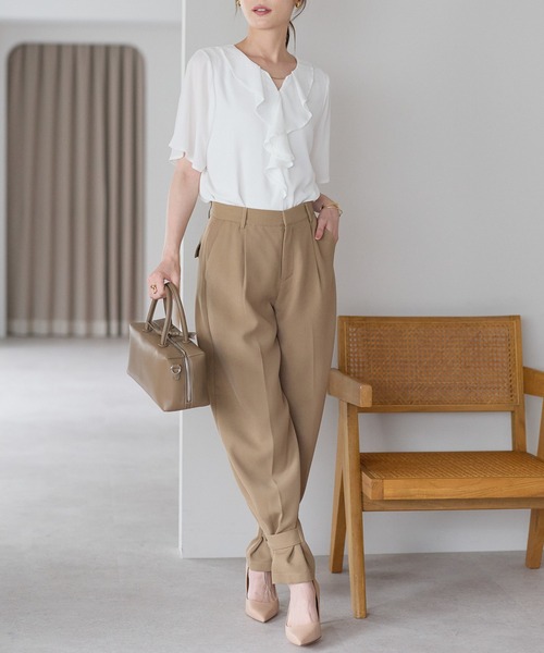 RIRIYANO(リリヤーノ)の「バー付きラッフルキーネック・半袖ブラウス(シャツ/ブラウス・レディース・オフホワイト・MEDIUM/LARGE/X-LARGE)」の9枚目の写真