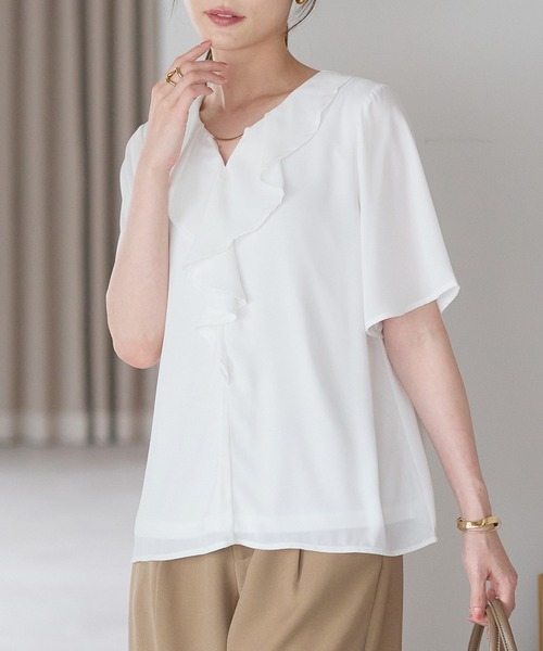 RIRIYANO(リリヤーノ)の「バー付きラッフルキーネック・半袖ブラウス(シャツ/ブラウス・レディース・オフホワイト・MEDIUM/LARGE/X-LARGE)」の20枚目の写真