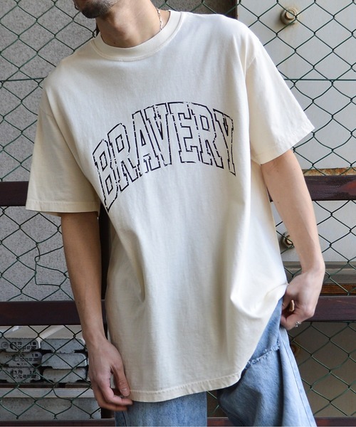 MODISH GAZE(モディシュガゼ)の「【MODISH GAZE】ピグメントアーチロゴTシャツ(BRAVERY)(Tシャツ/カットソー・メンズ・スミクロ/バーガンディー/アイボリー・MEDIUM/LARGE)」の4枚目の写真