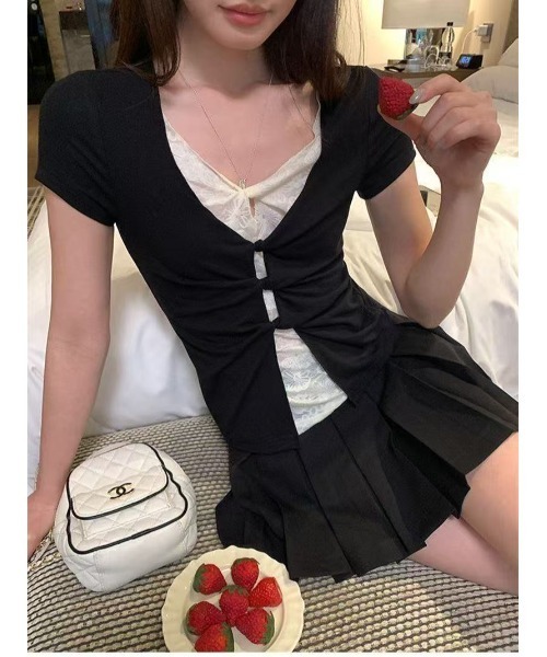 DIAVEL(ディアベル)の「【2color】レイヤード風レースドッキングトップス(Tシャツ/カットソー・レディース・ブラック/ブラック系・M)」の5枚目の写真