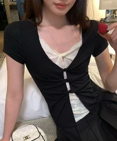 DIAVEL(ディアベル)の「【2color】レイヤード風レースドッキングトップス(Tシャツ/カットソー・レディース・ブラック/ブラック系・M)」の8枚目の写真