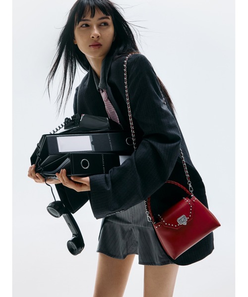 CHARLES & KEITH(チャールズ & キース)の「Arwen アルウェン スタッズ トップハンドルバッグ(ハンドバッグ・レディース・レッド/スミクロ/ベージュ・S)」の3枚目の写真