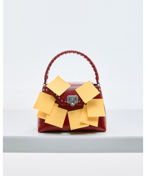 CHARLES & KEITH(チャールズ & キース)の「Arwen アルウェン スタッズ トップハンドルバッグ(ハンドバッグ・レディース・レッド/スミクロ/ベージュ・S)」の6枚目の写真