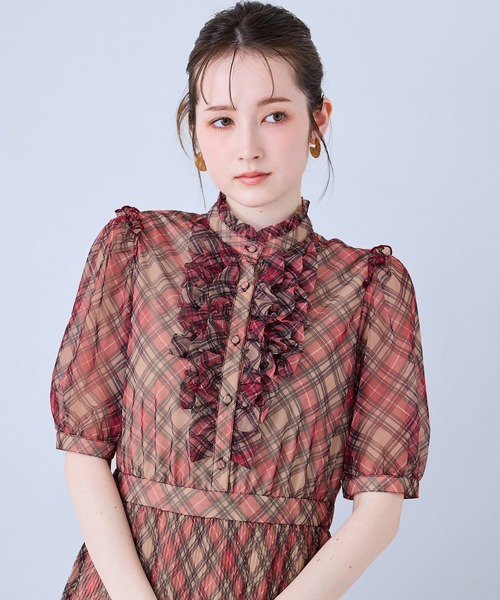 Audie a Muses(オーディアミューズ)の「チェック・デニムプリントフロントタックフリルワンピース(ワンピース・レディース・ネイビー/ベージュ・36/38/40/42)」の7枚目の写真