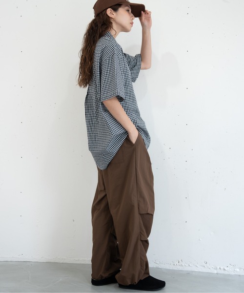 bashful base Oriental(バッシュフルベースオリエンタル)の「【bbO】タックコクーンナイロンパンツ(その他パンツ・メンズ・ブラウン/オフホワイト/ブラック・LARGE/SMALL/MEDIUM)」の22枚目の写真