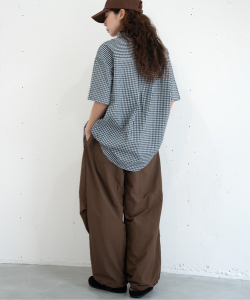 bashful base Oriental(バッシュフルベースオリエンタル)の「【bbO】タックコクーンナイロンパンツ(その他パンツ・メンズ・ブラウン/オフホワイト/ブラック・LARGE/SMALL/MEDIUM)」の21枚目の写真