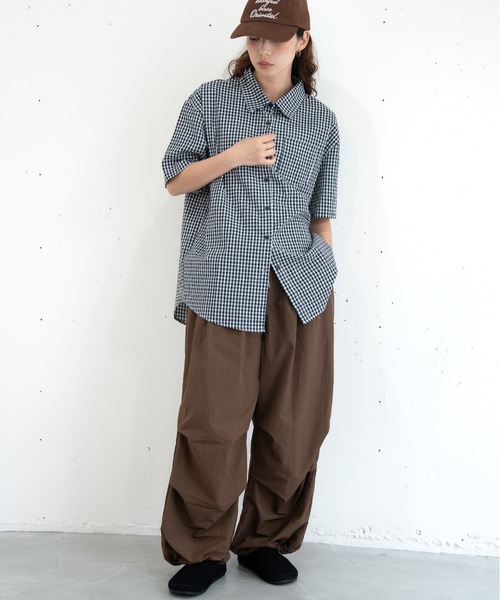 bashful base Oriental(バッシュフルベースオリエンタル)の「【bbO】タックコクーンナイロンパンツ(その他パンツ・メンズ・ブラウン/オフホワイト/ブラック・LARGE/SMALL/MEDIUM)」の20枚目の写真