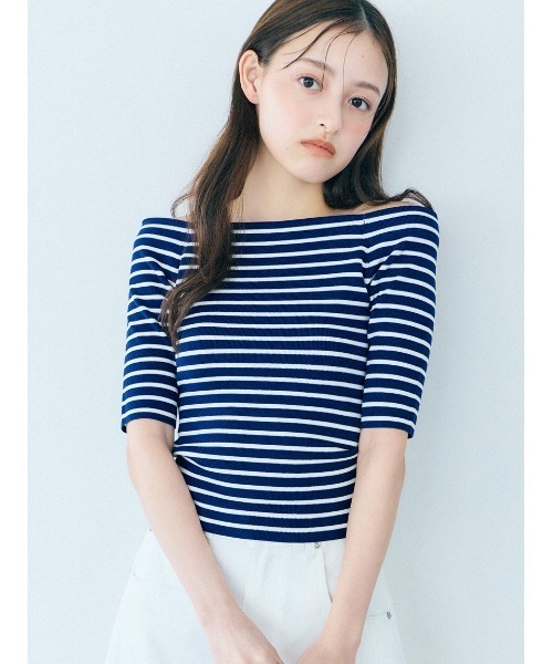 SNIDEL(スナイデル)の「シンプルオフショルニットプルオーバー(ニット/セーター・レディース・ホワイト/ブラック/ネイビー/ブラウン/レッド・F)」の4枚目の写真