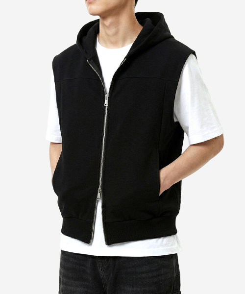 UNDEROFF（アンダーオフ）の「クロップフードジップアップベストブラック（ベスト・メンズ・ブラック・LARGE/X-LARGE/MEDIUM）」の3枚目の写真