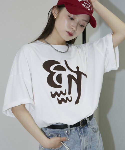 PUBLUX(パブリュクス)の「PUBLUX/パブリュクス フロッキー ニュアンス アート ビッグ Tシャツ 限定展開(Tシャツ/カットソー・レディース・ピンク/オフホワイト/ブラウン/チャコールグレー・フリ-)」の2枚目の写真